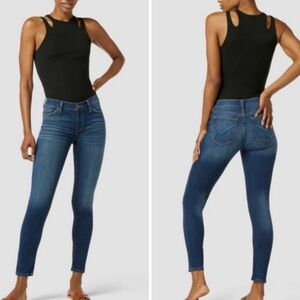 HUDSON crop krista jean . size 28.NWT. low cut. Italian denim . contours body.